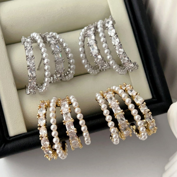 Chunky pearl earrings