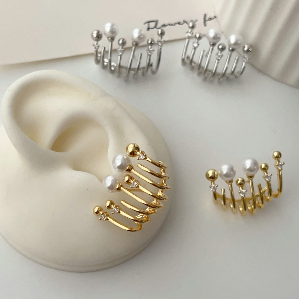 Fashion pearl earrings