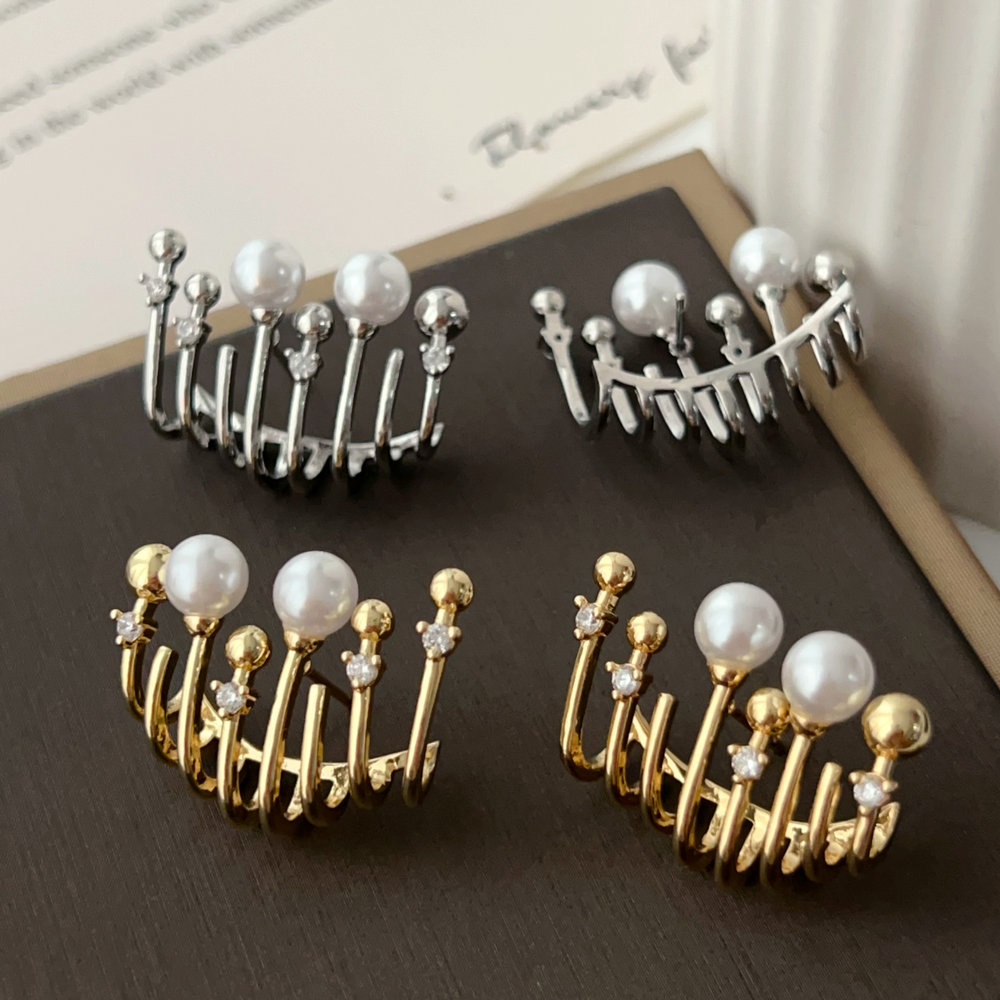 Fashion pearl earrings
