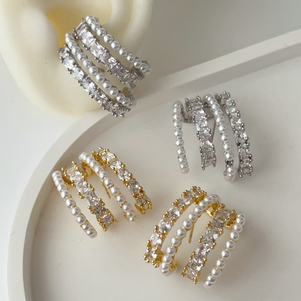 Chunky pearl earrings