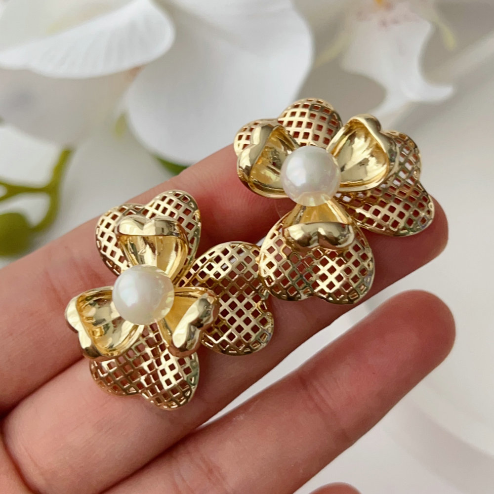 Metal flower earrings