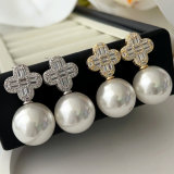 Clover pearl earrings