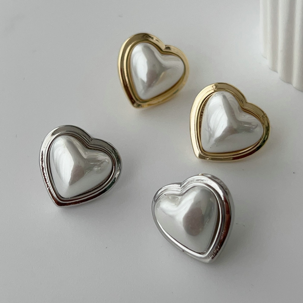 Heart pearl earrings