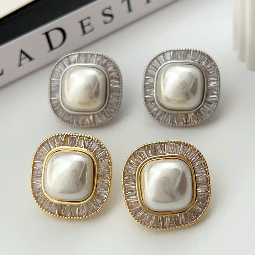 Square pearl earrings
