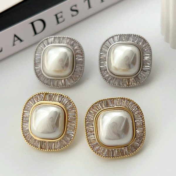 Square pearl earrings