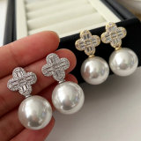 Clover pearl earrings