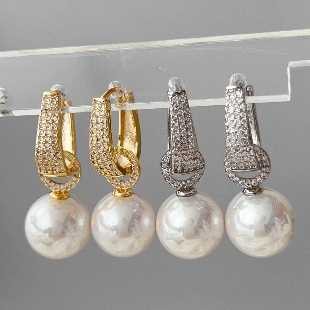 Pearl drop fashion earrings