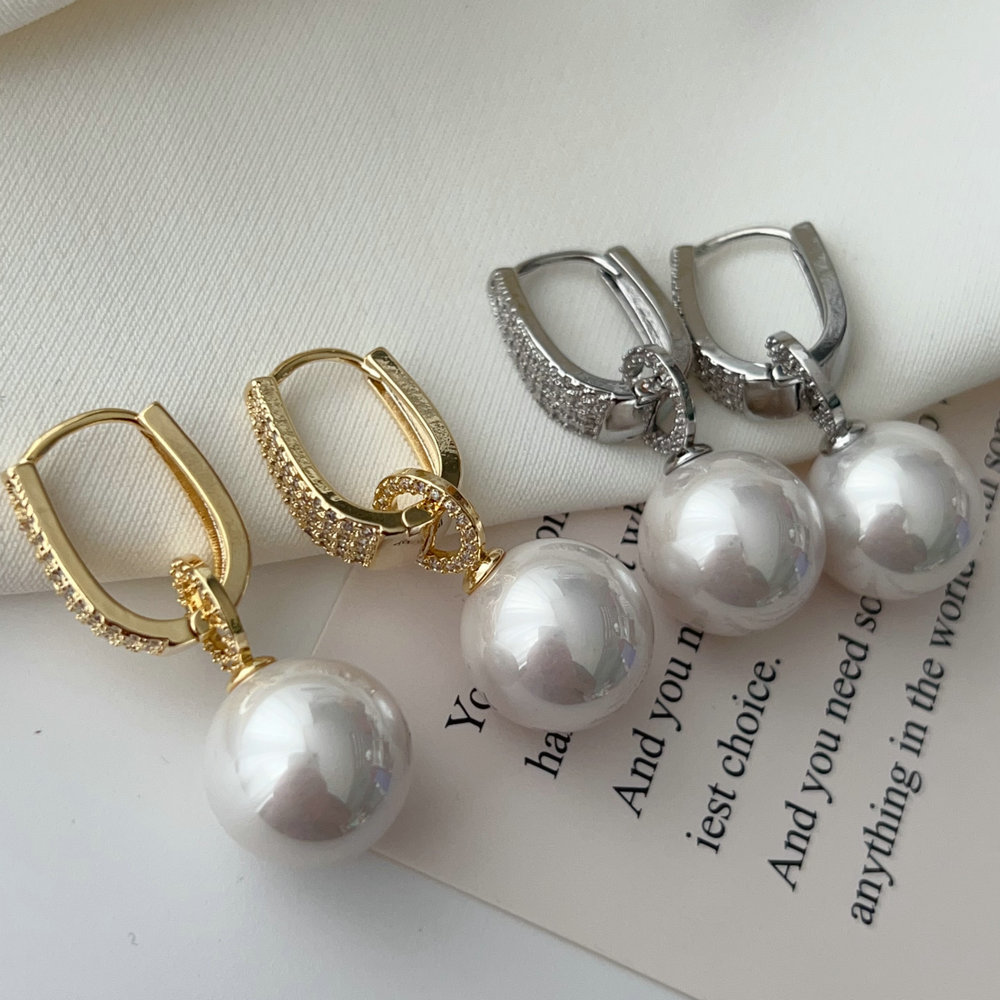 Pearl drop fashion earrings