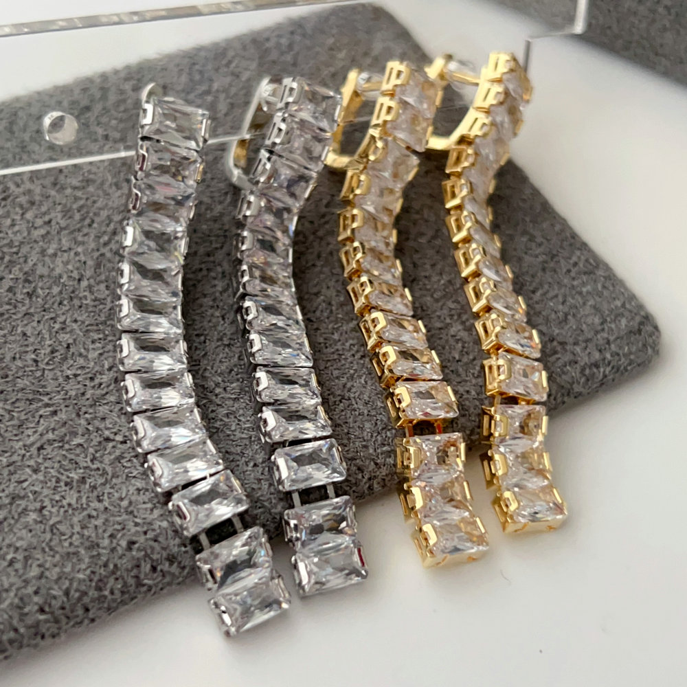 Simple zircon line earrings