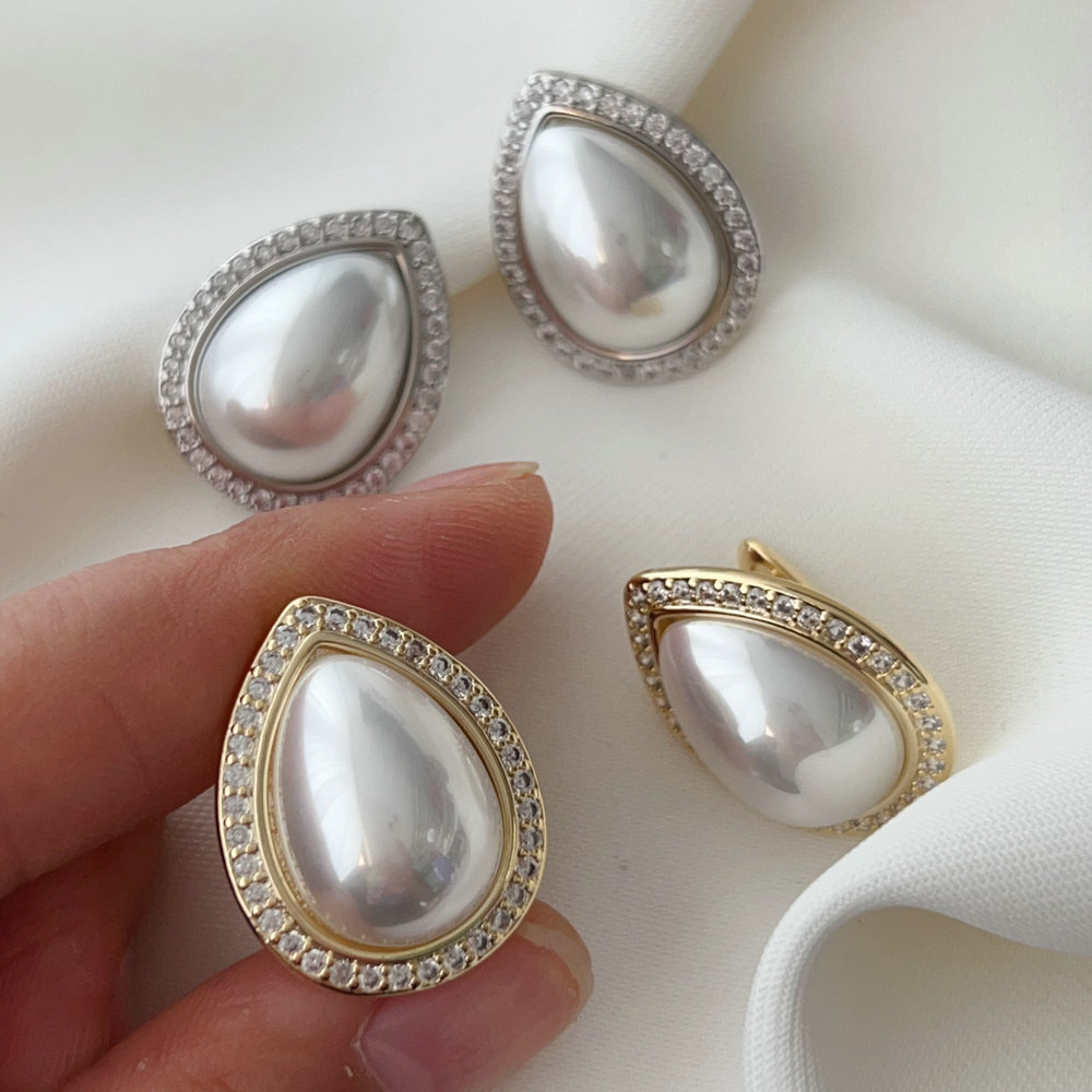 Water drop pearl earrings