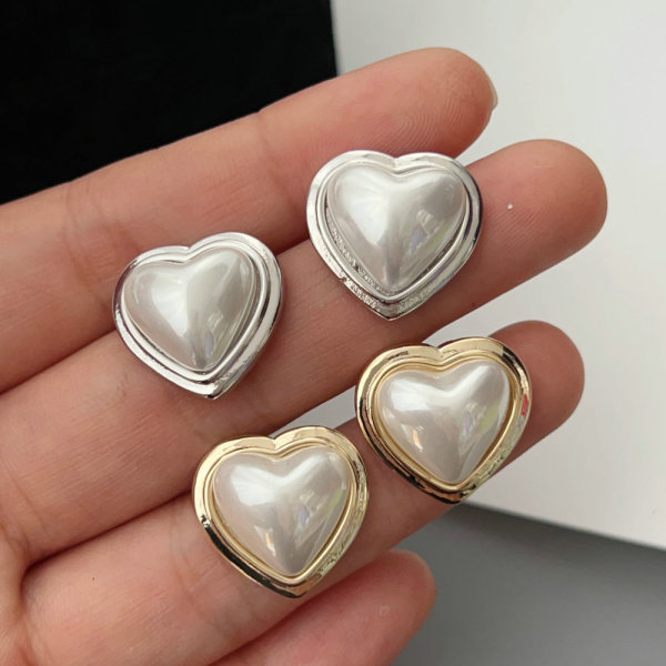Heart pearl earrings