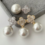 Clover pearl earrings