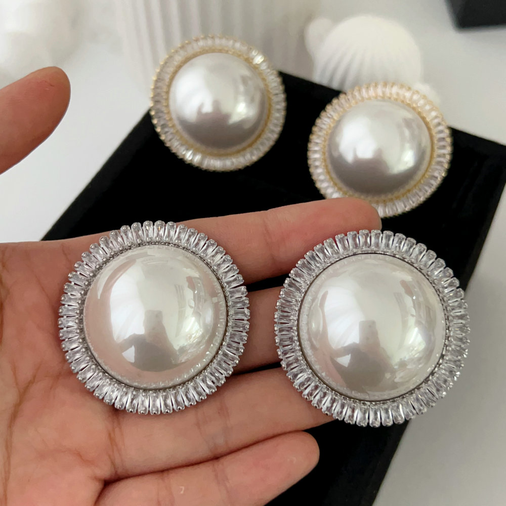 Chunky pearl earrings