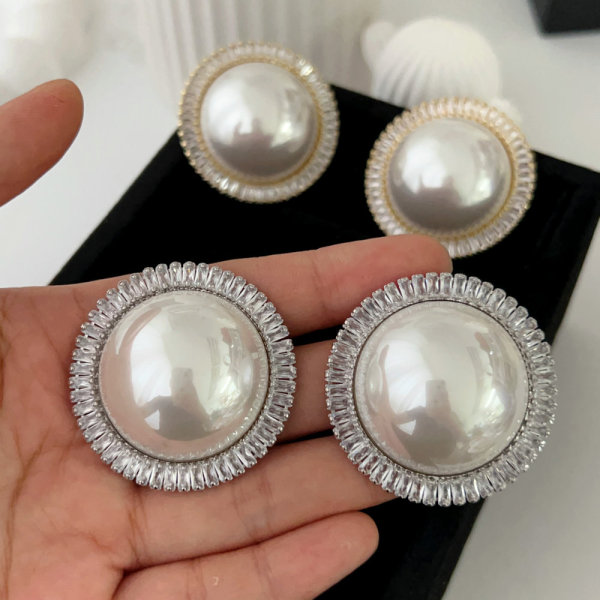 Chunky pearl earrings