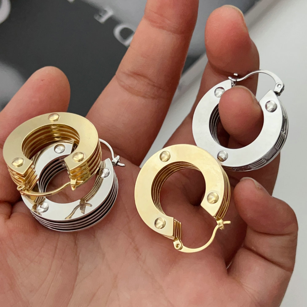 Pave chunky circle hoop