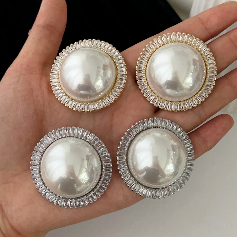 Chunky pearl earrings
