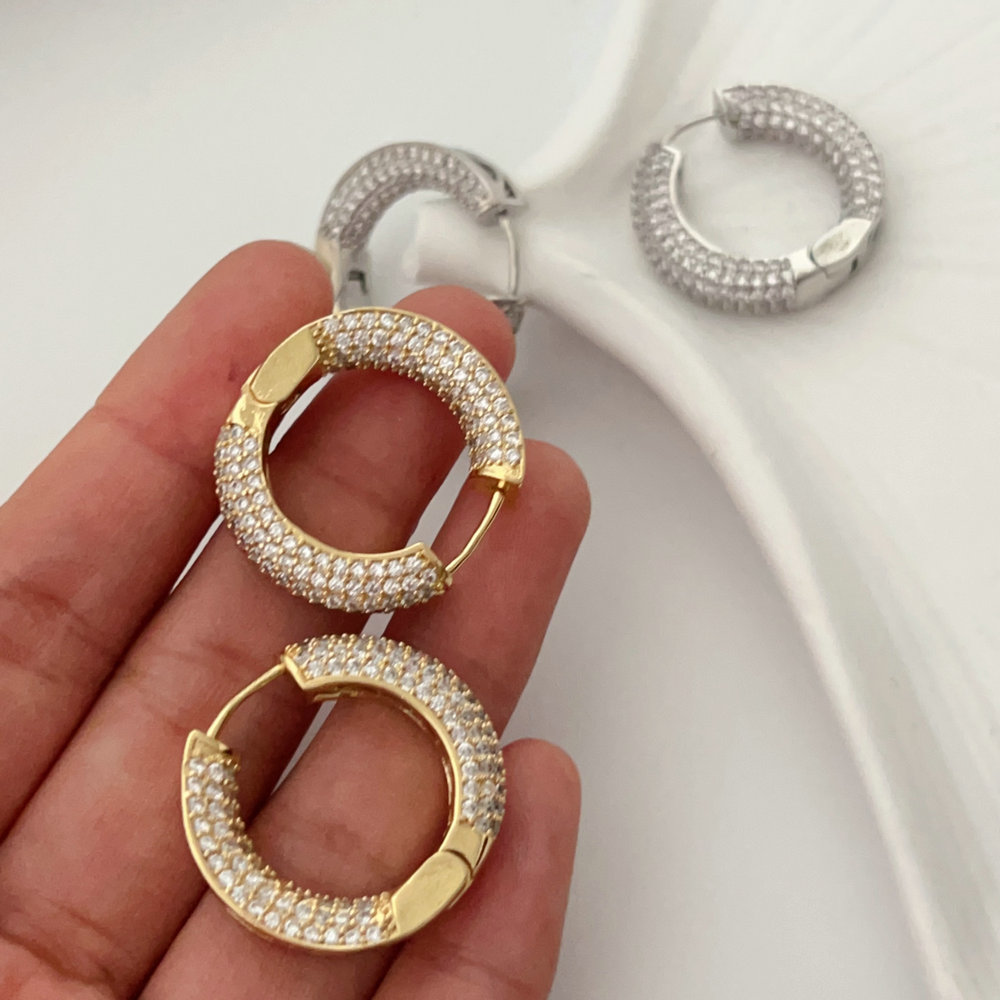 Pave zircon basic hoop