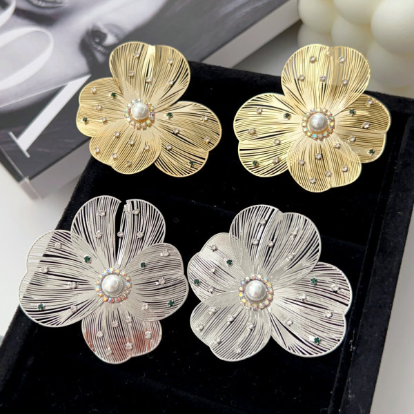Chunky flower earrings