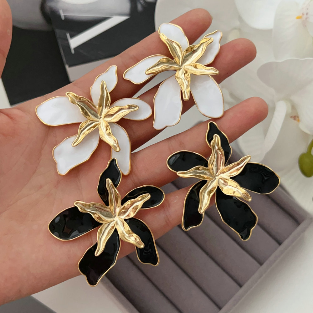 Enamel flower earrings
