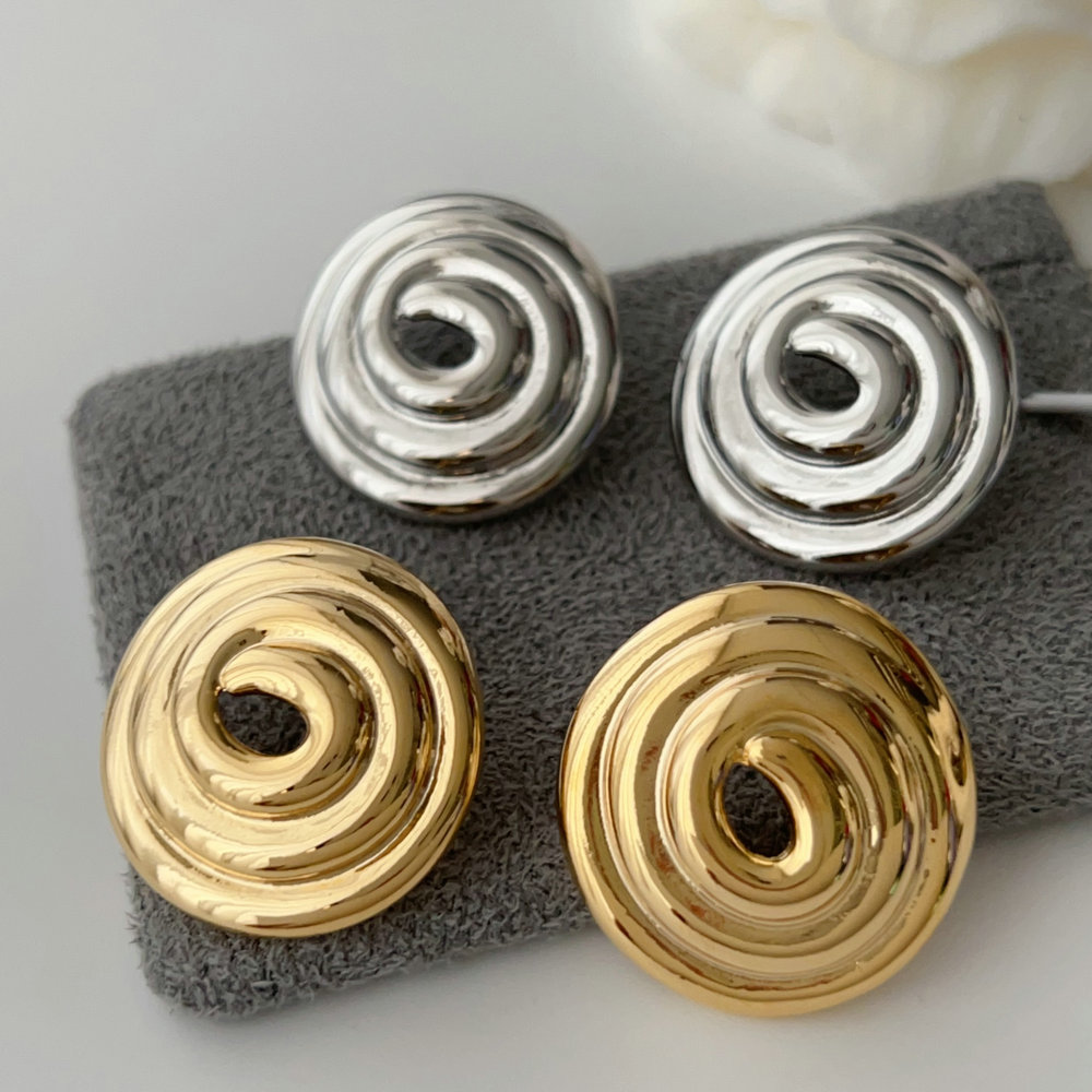 Metal round earrings