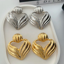 Chunky heart earrings