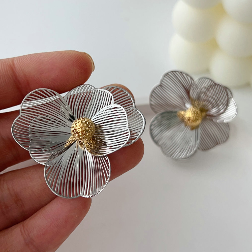 Chunky flower earrings