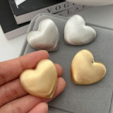 Heart wire drawing earrings