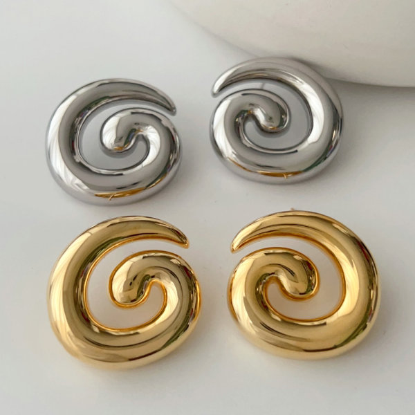 Snail-shaped earrings