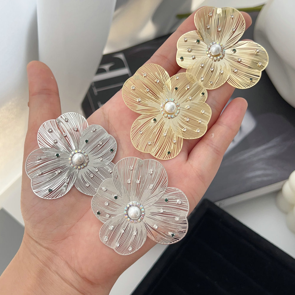 Chunky flower earrings