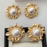 Chunky pearl flower earrings