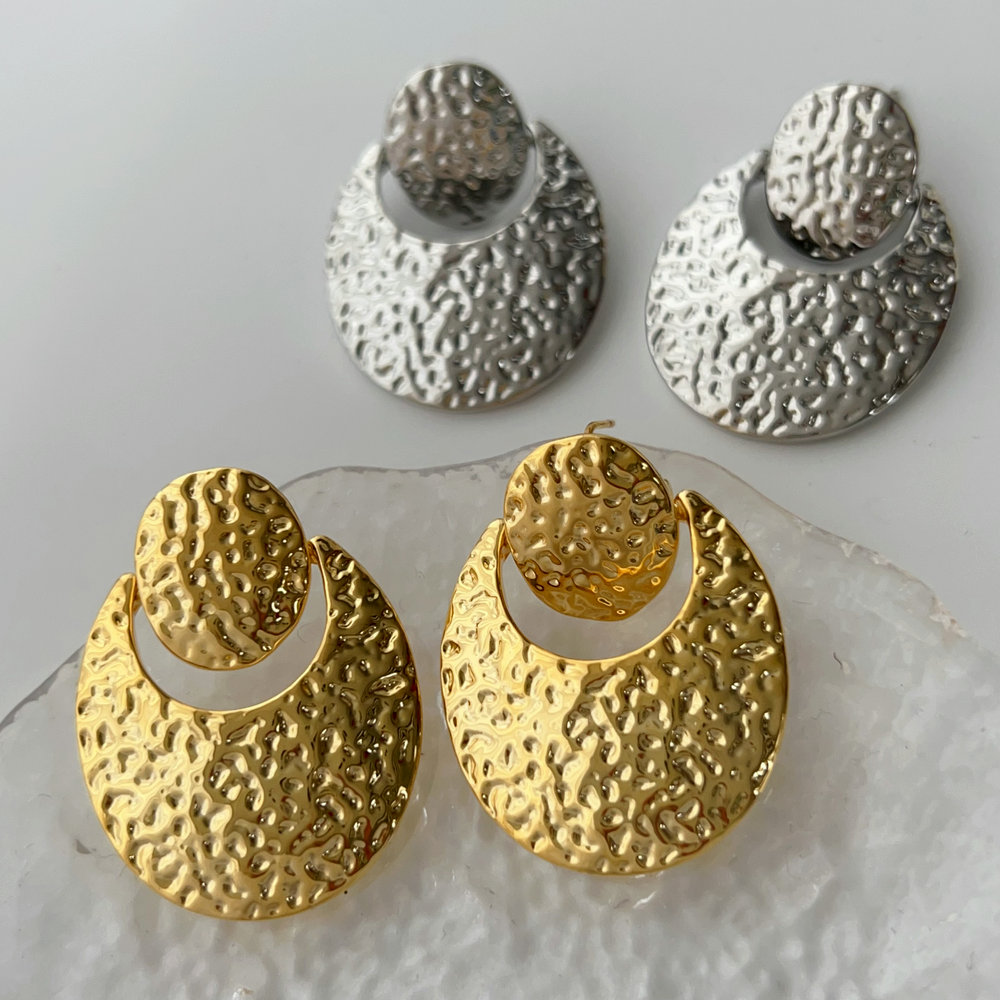 Metal round earrings