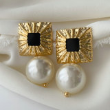 Chunky pearl earrings