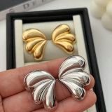 Fan metal earrings