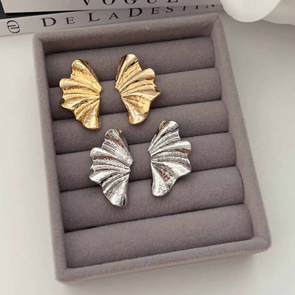 Metal leaf earrings