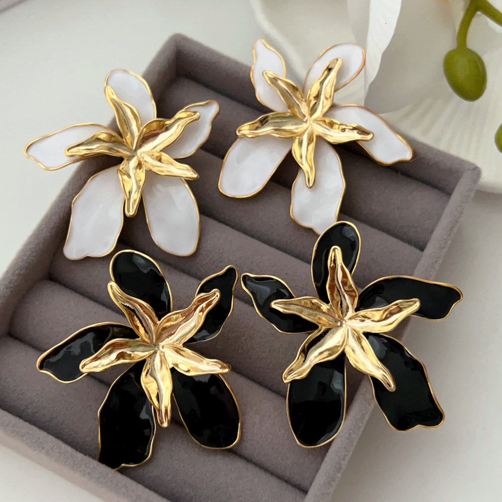 Enamel flower earrings