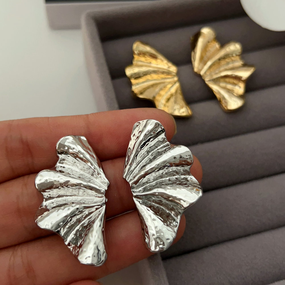 Metal leaf earrings