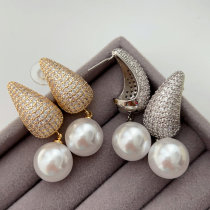 Teardrop pearl earrings
