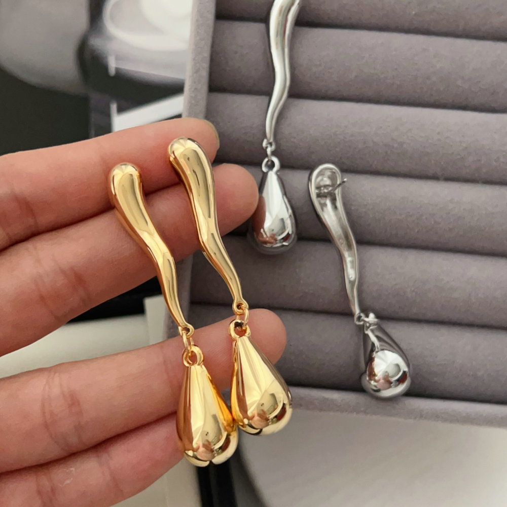 Metal teardrop earrings