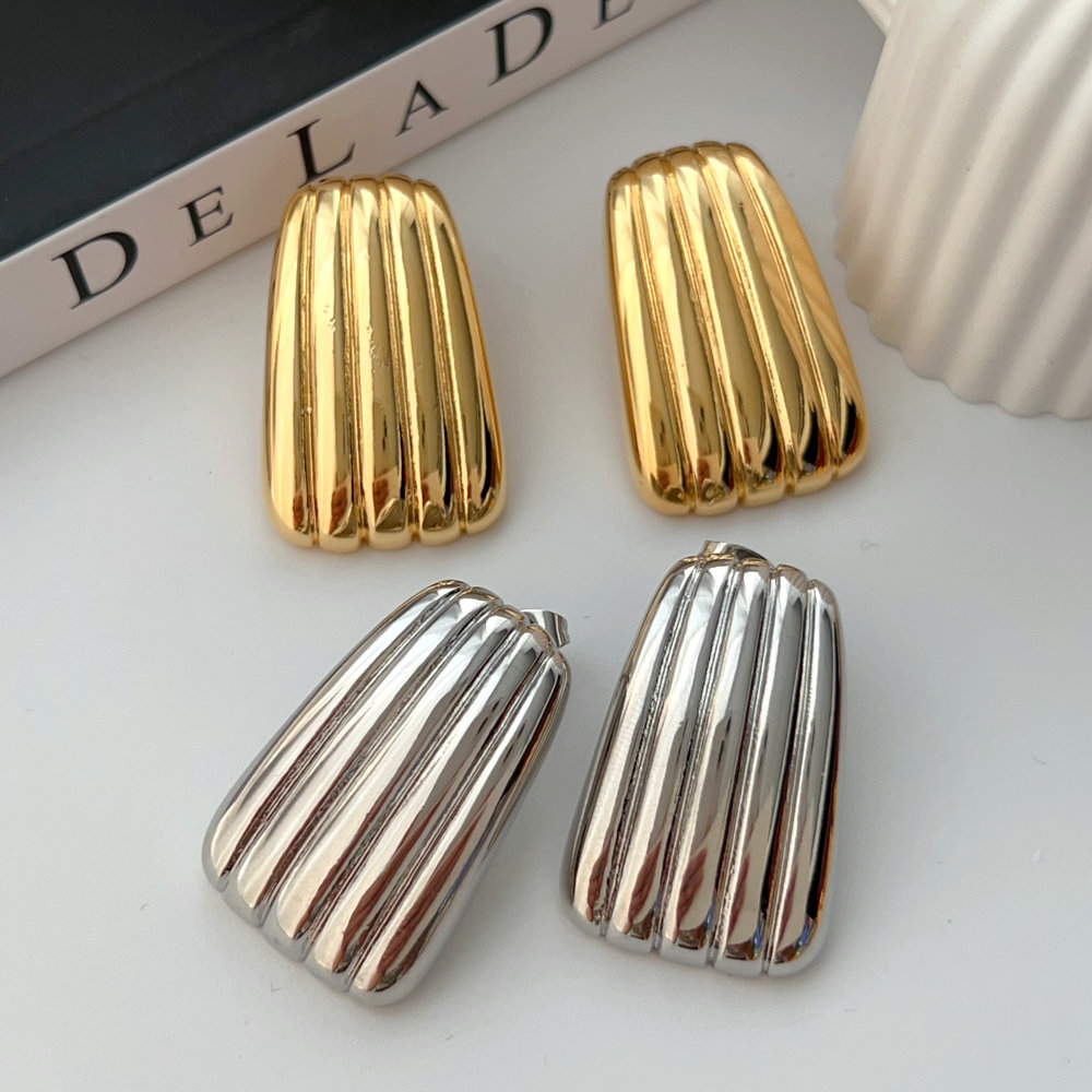 Metal square earrings