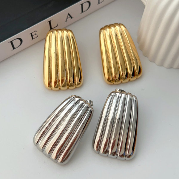 Metal square earrings