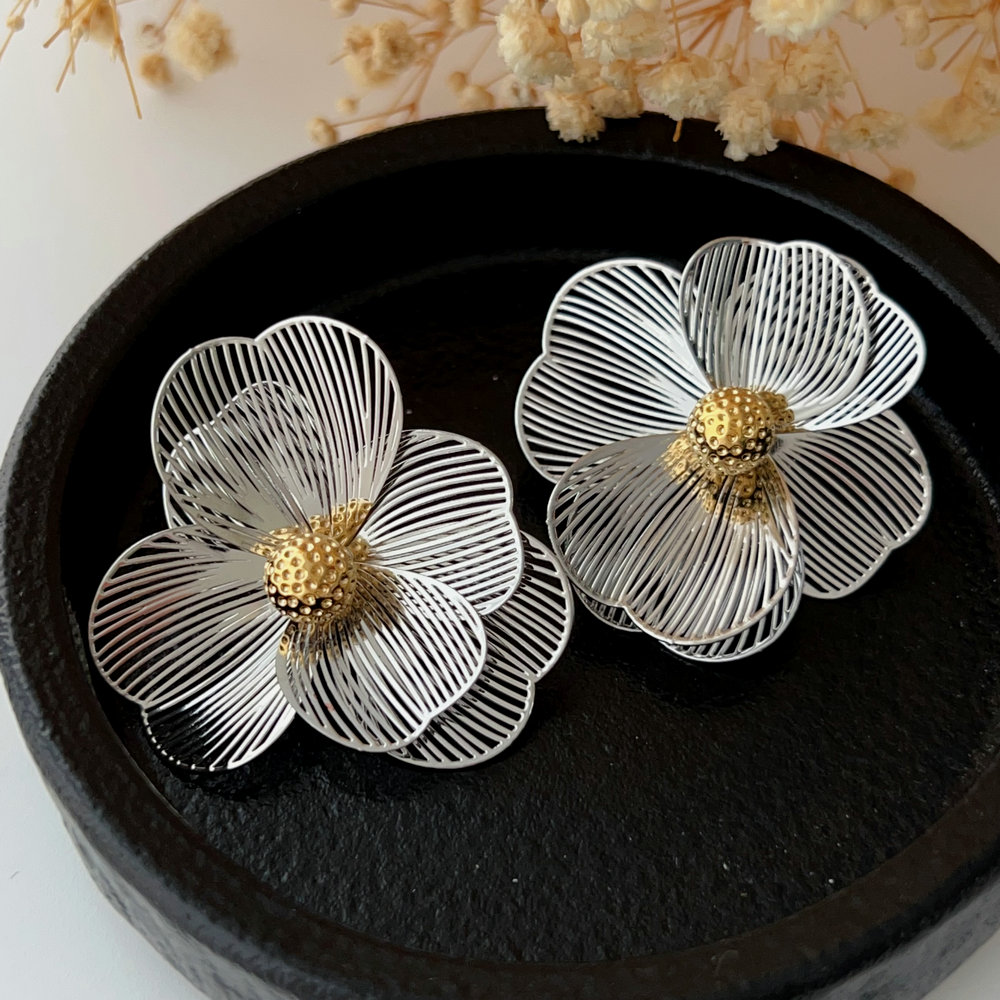 Chunky flower earrings