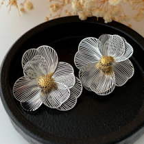 Chunky flower earrings