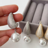 Teardrop pearl earrings