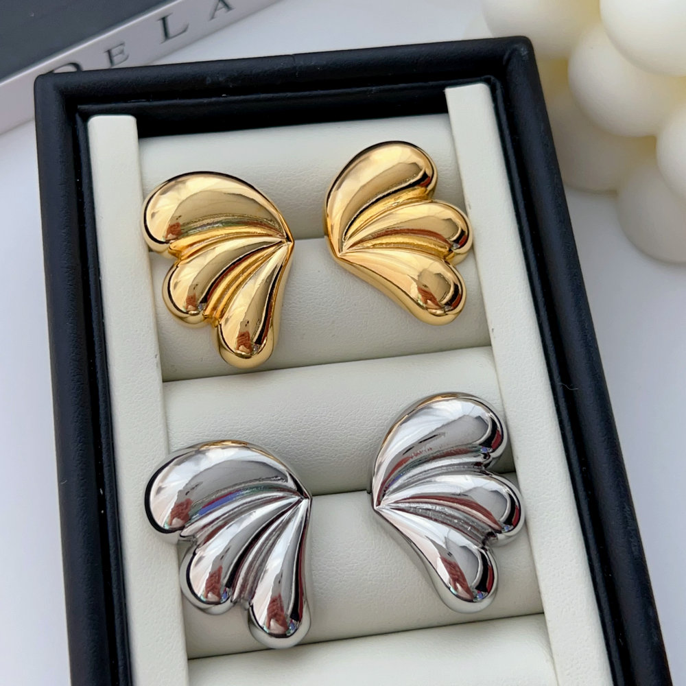 Fan metal earrings