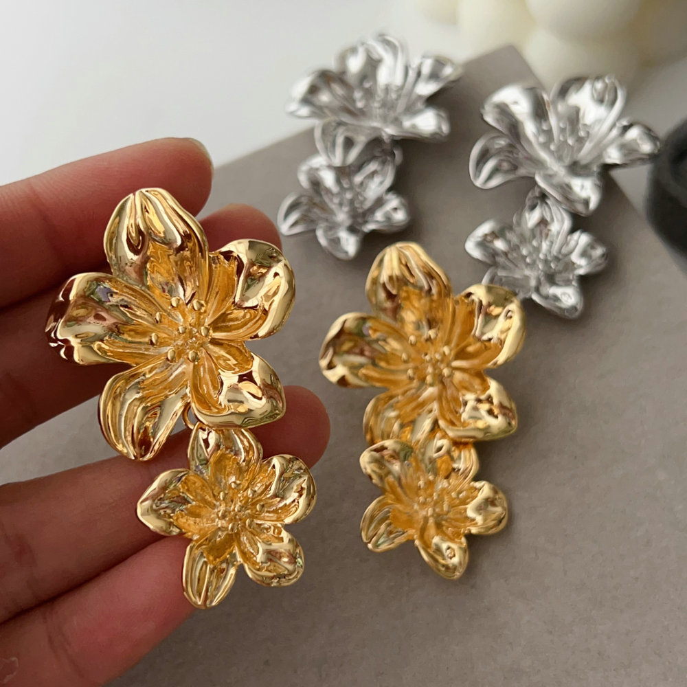 Metal flower earrings