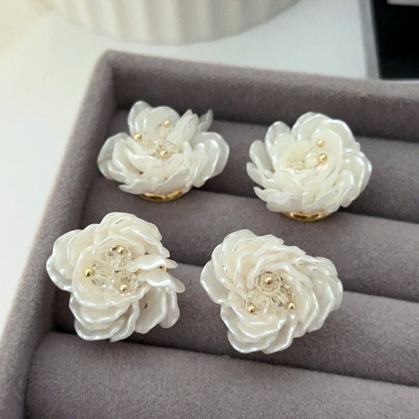 Glass shell flower earrings