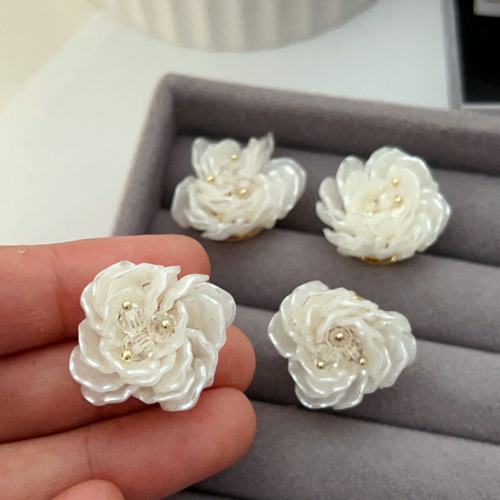 Glass shell flower earrings