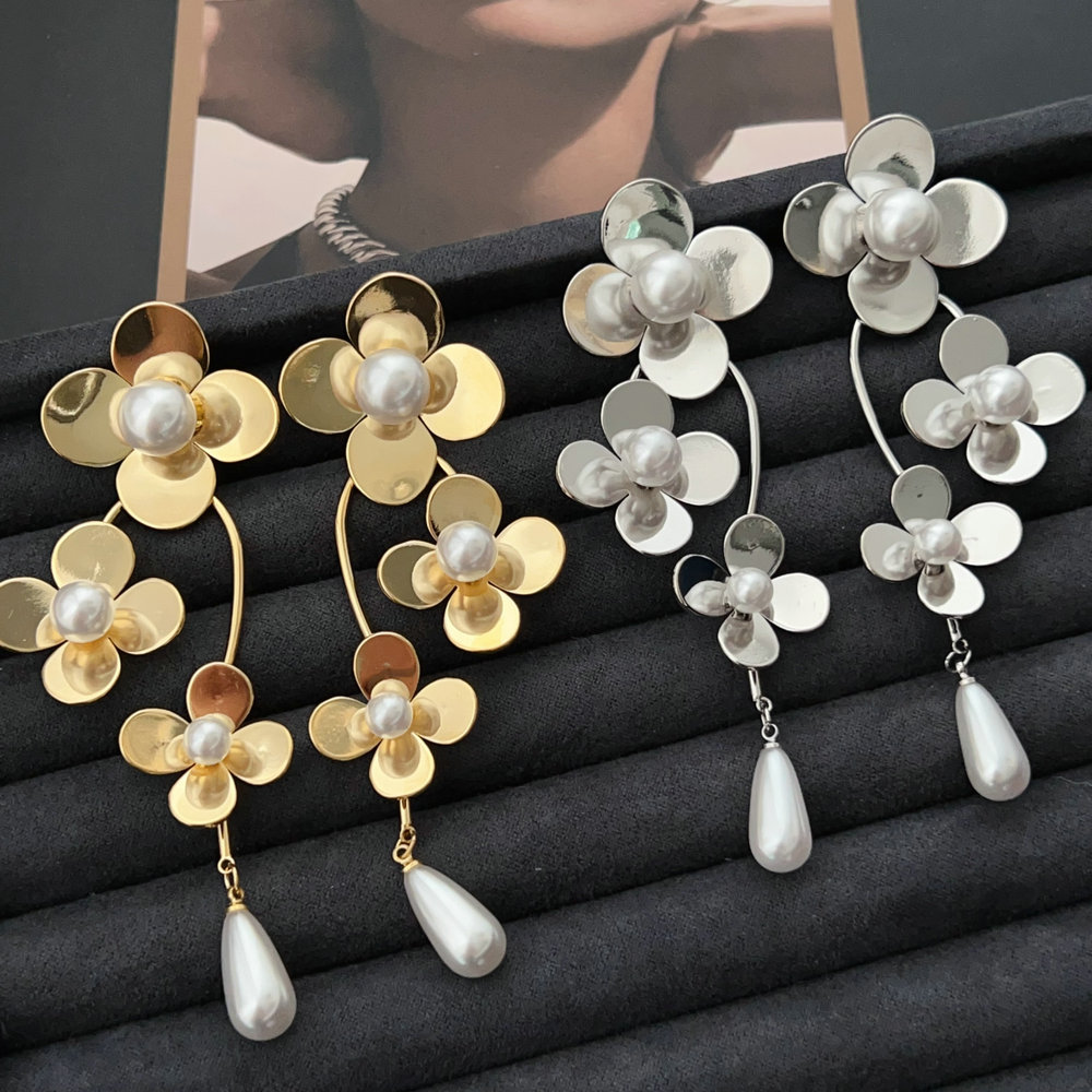Chunky flower earrings