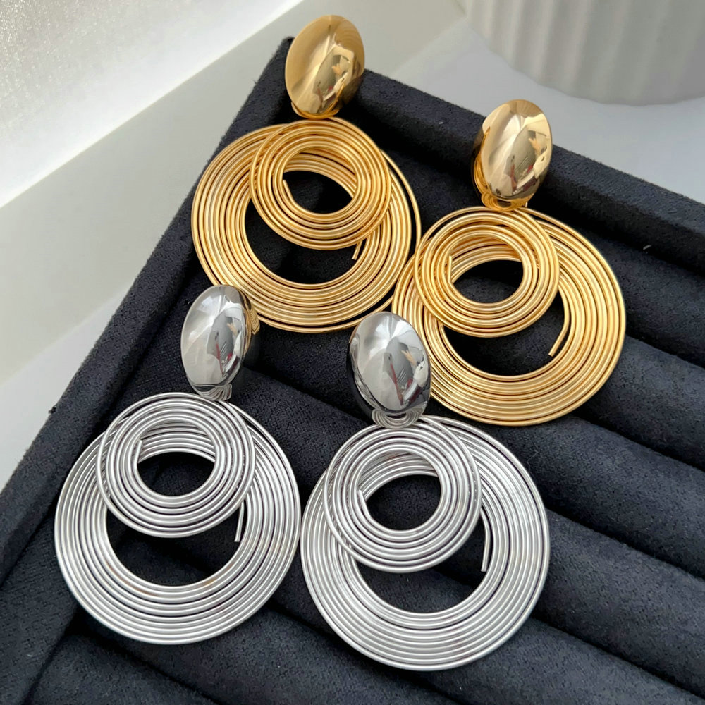 Chunky circle earrings