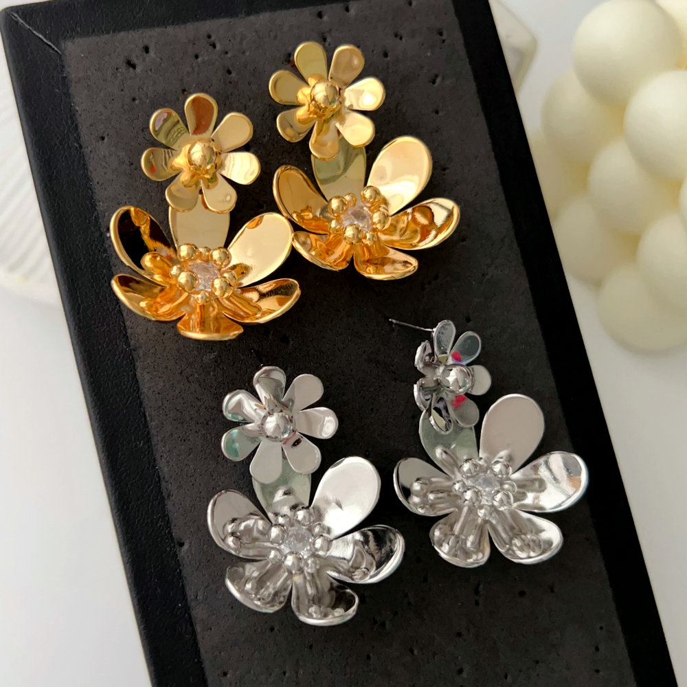 Metal flower earrings